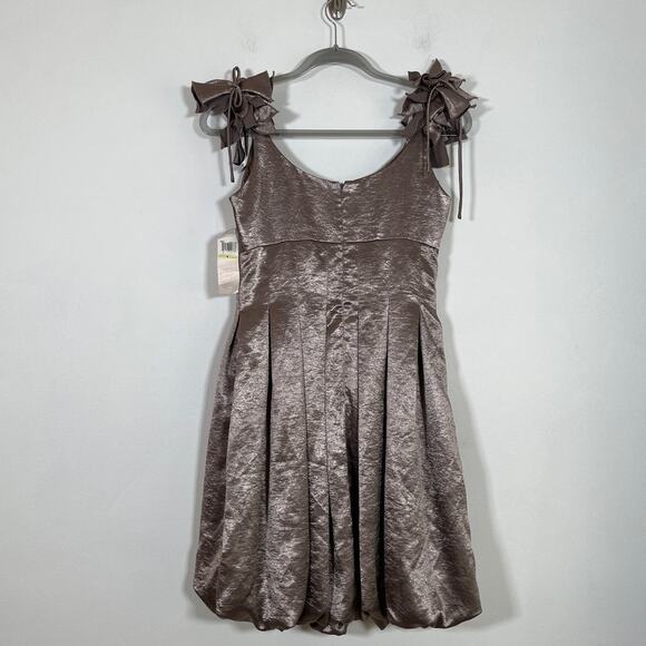 Maggy London Metallic Taupe Sleeveless Bubble Hem Mini Dress Size 4 Cocktail NWT - Picture 2 of 6